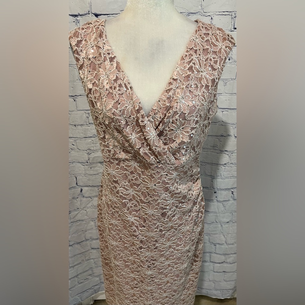 CONNECTED V-Neck Sequined Lace Dress Light Pink Size 12 - Picture 3 of 9